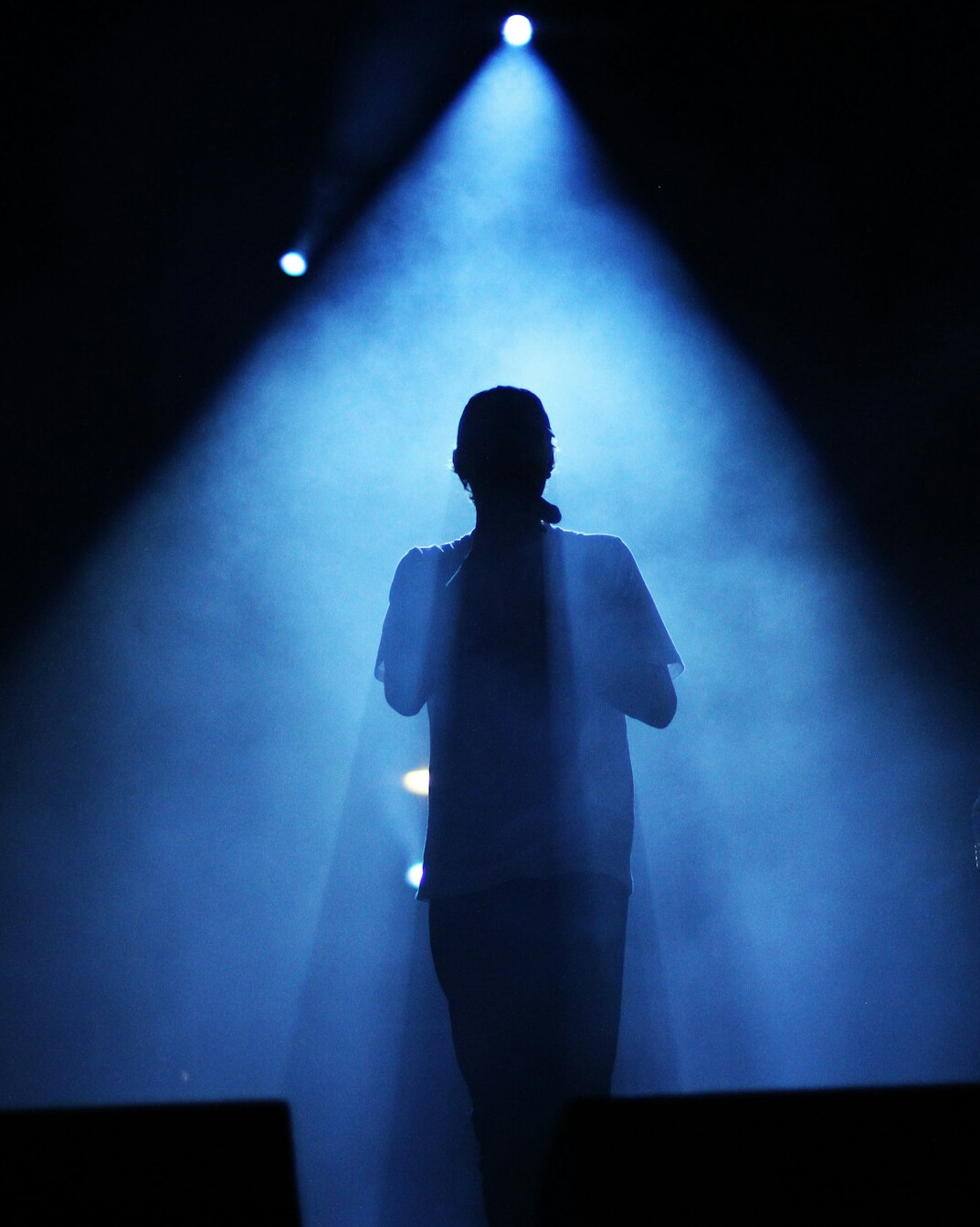 uruguayan man singing on stage